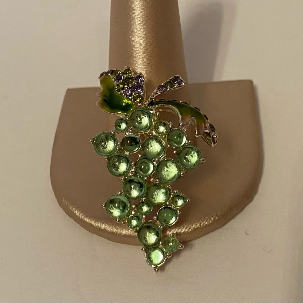 MONET BROOCH PIN GREEN GRAPES BUNCH CLUSTER ENAMEL LEAVES PURPLE RHINESTONES